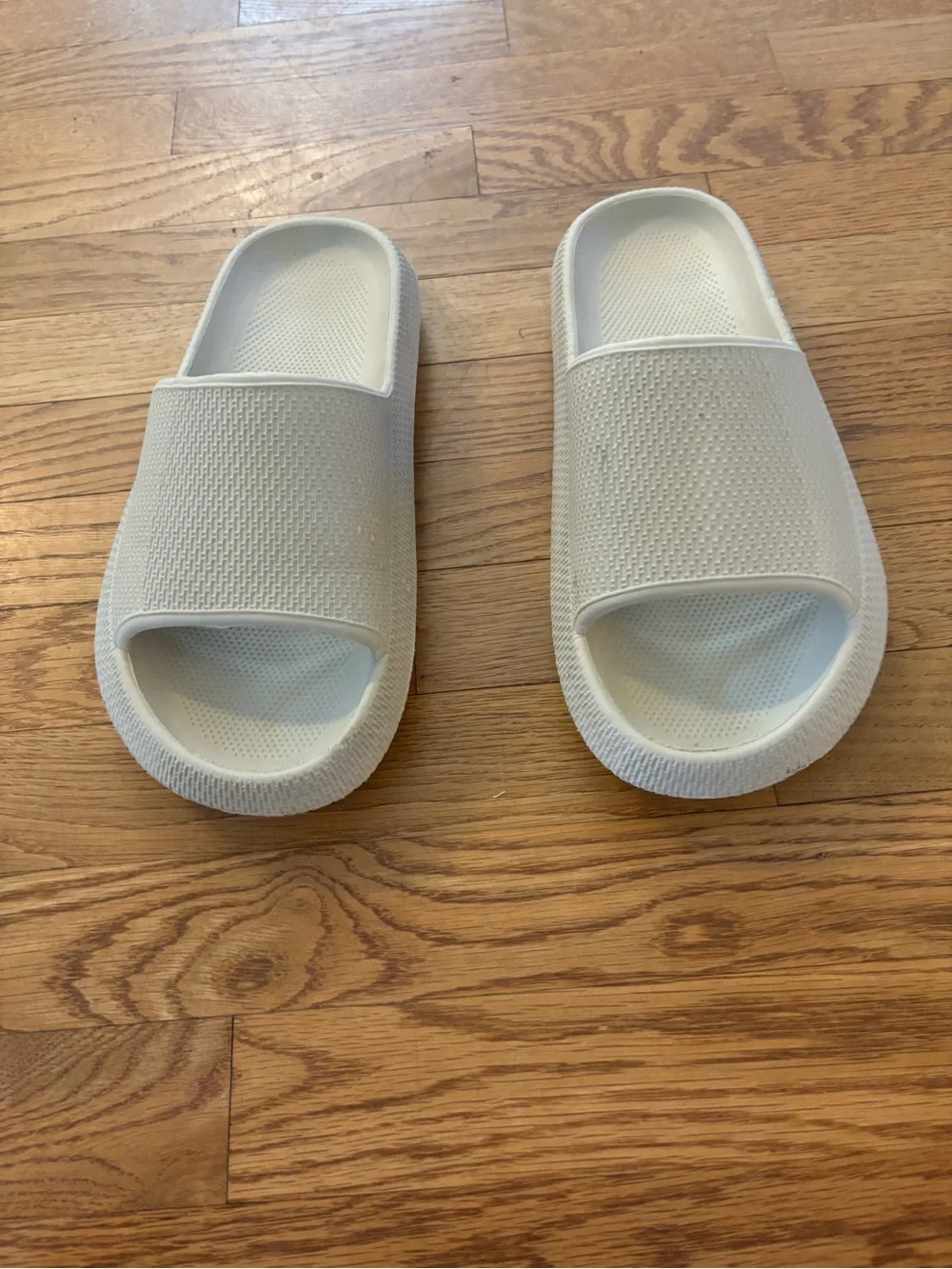 Men’s Size 8/9 Rubber Sandals NWOT Tan Unbranded Slip On Summer Beach Pool